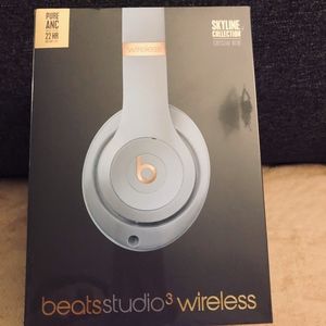 NEW Beats Studio 3 Wireless Headphones by dr dre